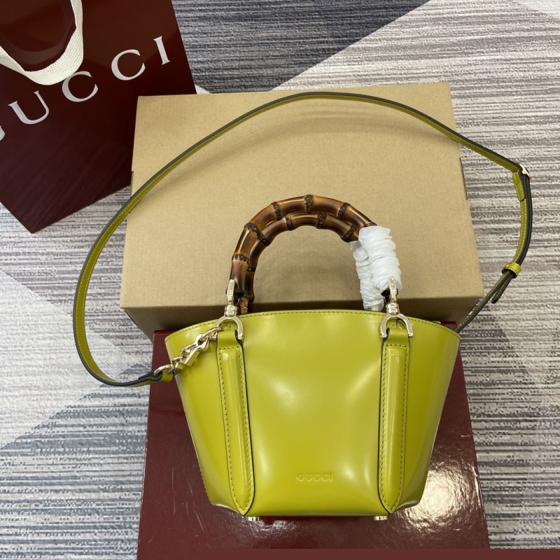 G*u*i shopping bags